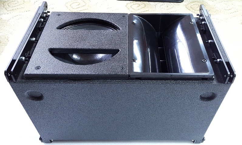 VR10 10 英寸线阵列扬声器，用于高质量的小规模声音解决方案
