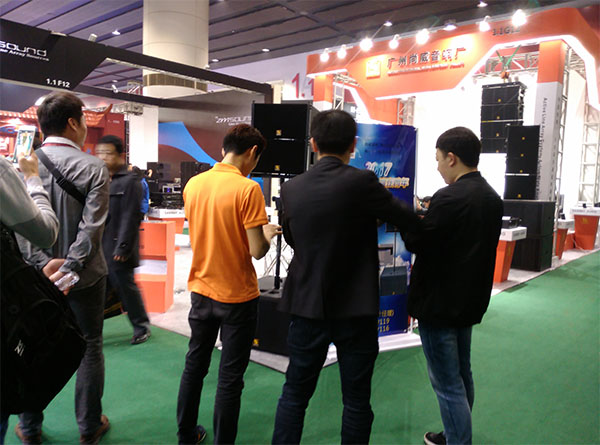 2017年广州Prolight + Sound博览会上的Sanway VR10&S30有源线阵系统