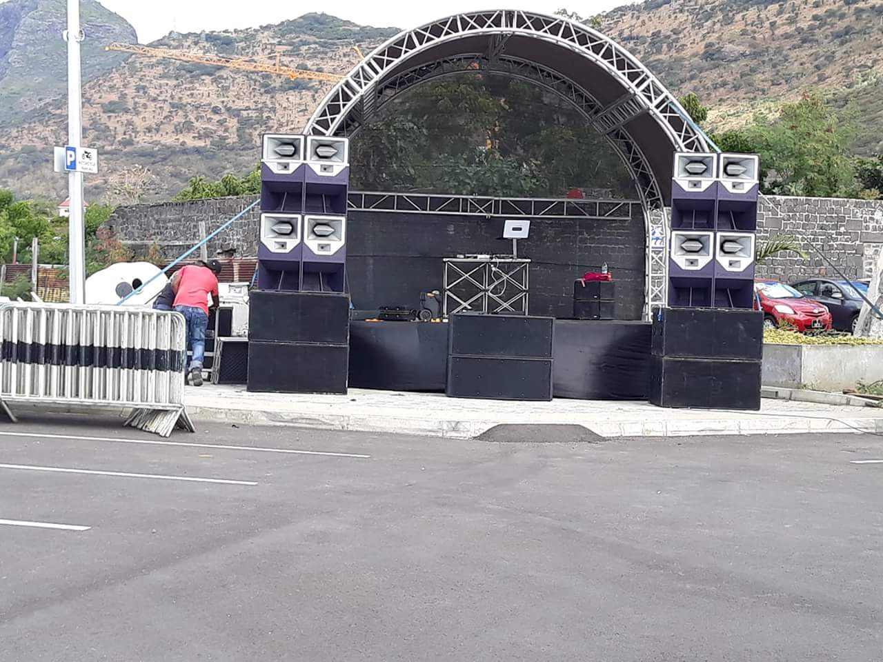 Sanway R2全频扬声器在毛里求斯带来激动人心的户外音乐演唱会